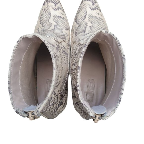 Forever 21 Booties 7.5 Ivory Ankle Faux Snakeskin Pointed Toe Adult Womens - Picture 6 of 10